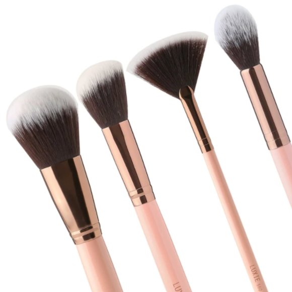 LUXIE 560 Medium Fan Brush-Flawless